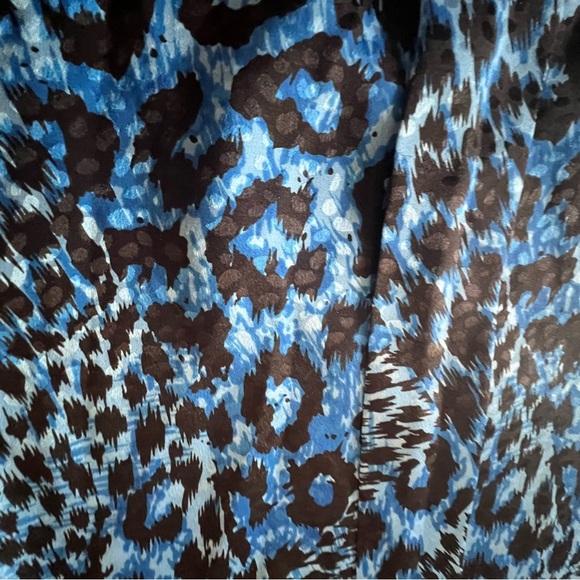 LINDSEY BLAKE ROUND NECK BLOUSE. BRITE BLUES AND BLACK. SIZE 12 - Picture 4 of 9